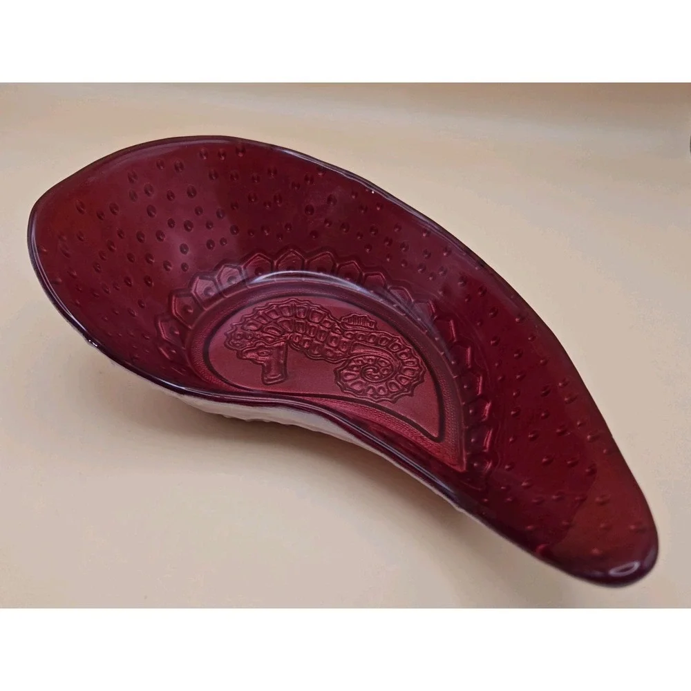 Red‎ Seahorse Bowl With A Glass Dot Pattern Embossed